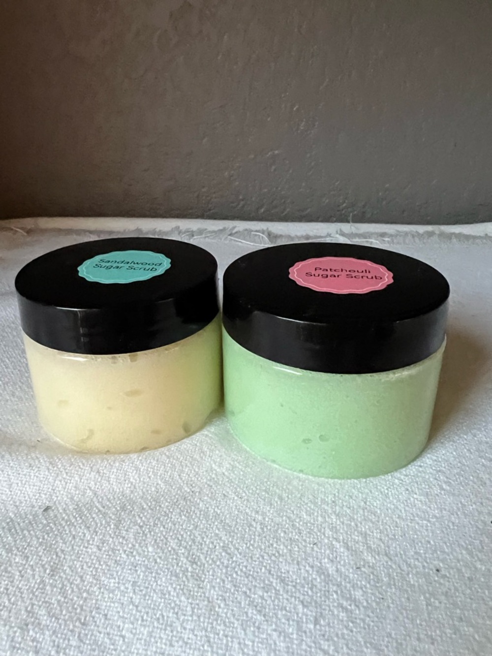 Sandalwood & Patchouli Sugar Scrub Duo - Yellow & Light Green - Picture 6 of 8